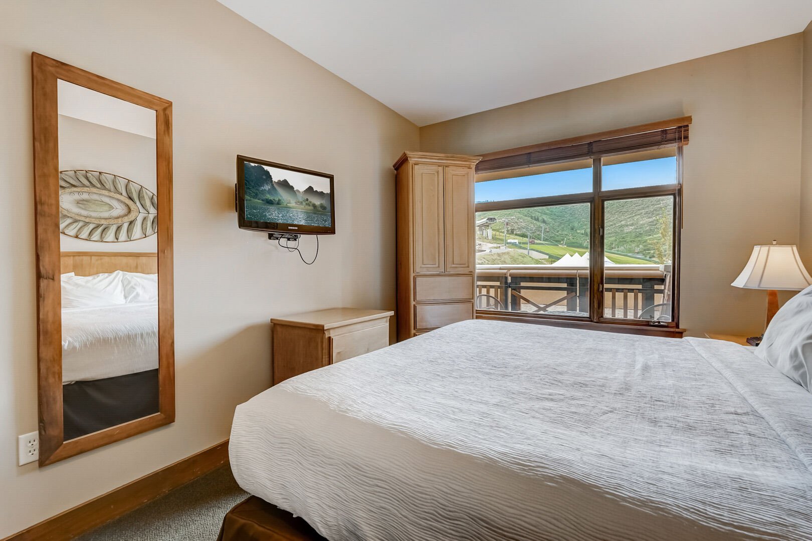 Bedroom with 1 King Bed with view of Canyons Plaza