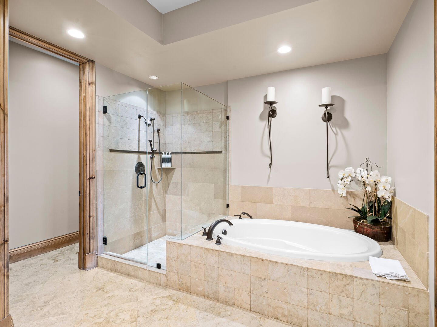 Primary Suite Bathroom / Shower / Tub