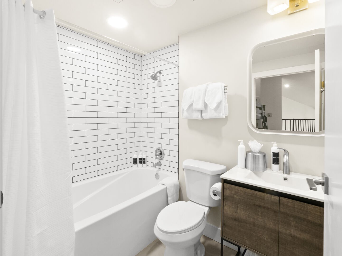 Bathroom 3 with Bathtub/Shower Combo