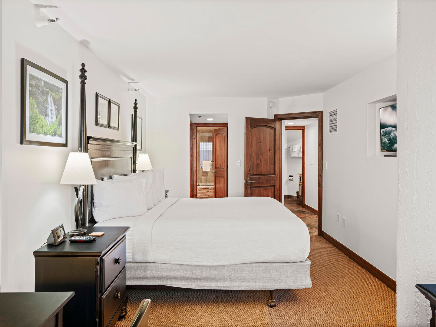 Primary Bedroom / King Bed