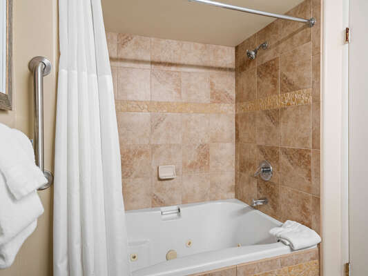Jetted Tub / Shower