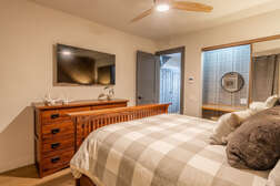 Guest Bedroom,  Queen Bed, Flatscreen TV