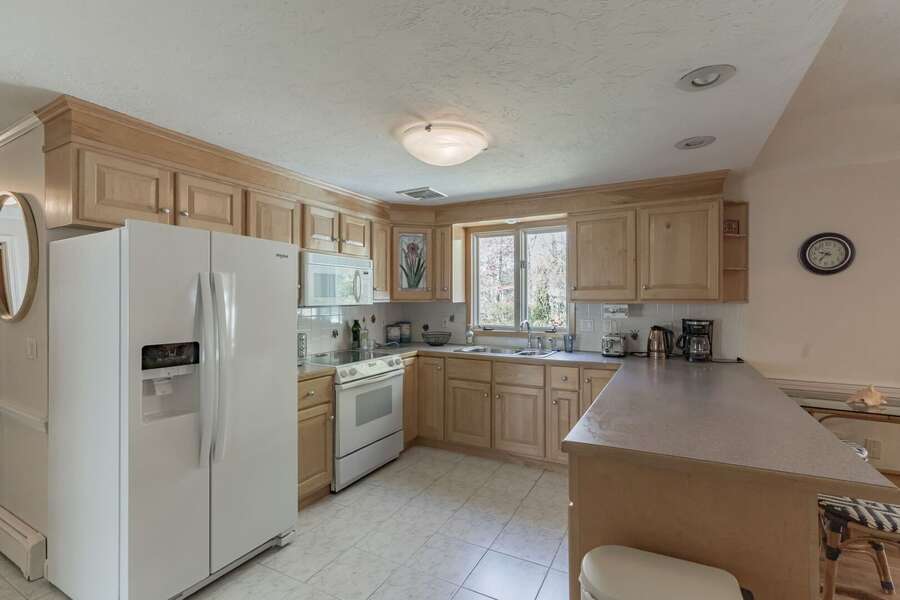 Kitchen with all the amenities you need to entertain!