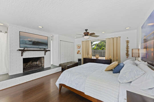 Big master bedroom with Flat screen TV and fireplace!