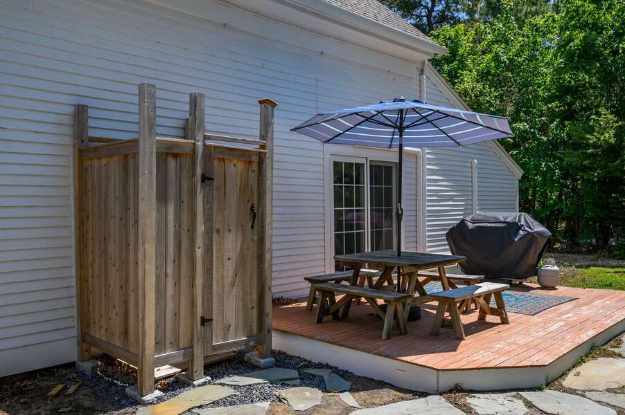 Outdoor shower located next to deck and patio - 158 Riverside Drive West Harwich - Fleetwing - NEVR