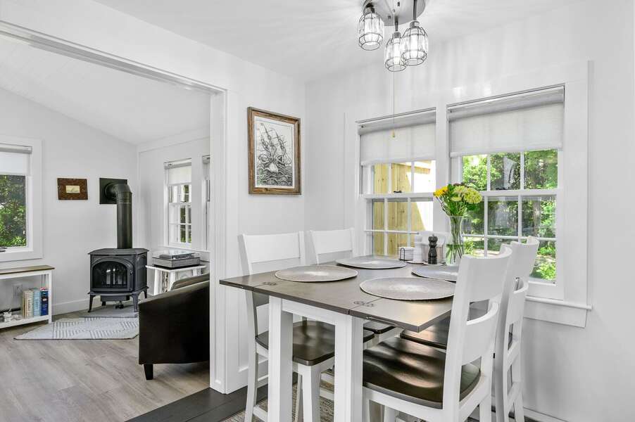 The light and bright dining table - 79 West Road Orleans - Bed Splash and Beyond - NEVR