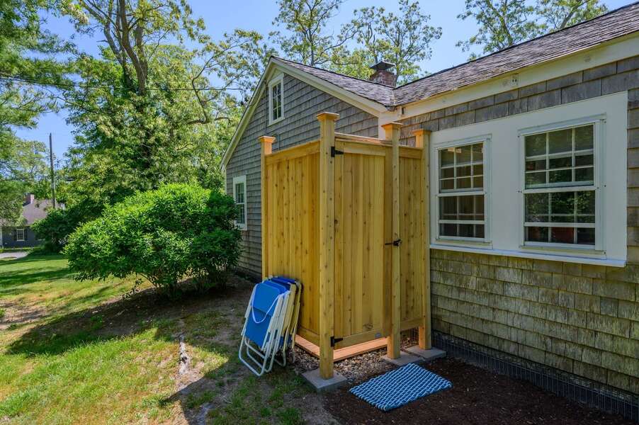 Traditional Cape Cod outdoor shower - 79 West Road Orleans - Bed Splash and Beyond - NEVR