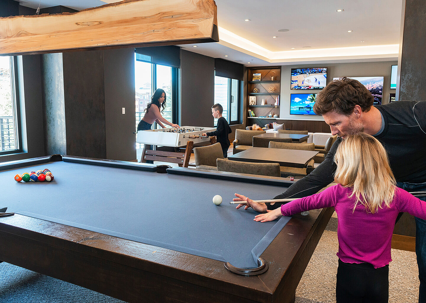 Guest Lounge / Pool Table