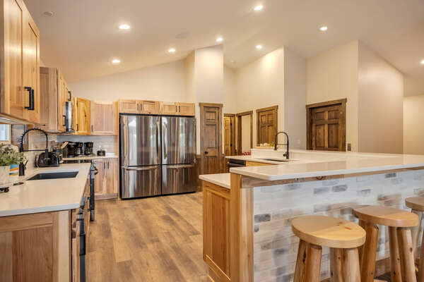 Yes, Chef!!!
Work your Culinary Magic in this Modern and Well Appointed Kitchen.