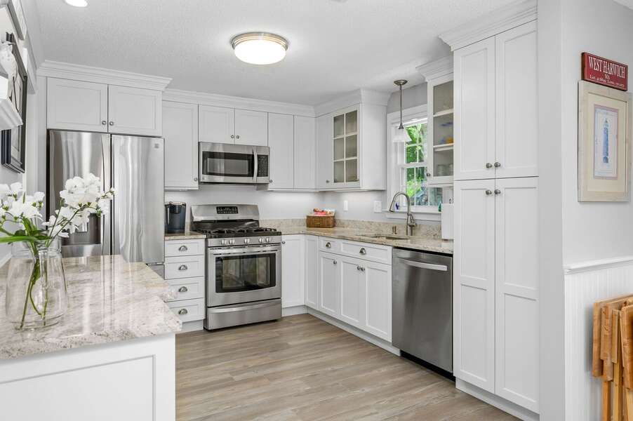 Bright kitchen with gorgeous stainless steel appliances - 40 Willow Street West Harwich - Waves on Willow - NEVR