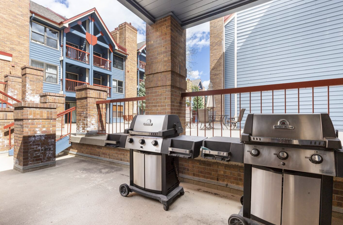 Dueling grilling stations on the pool deck.   Host delightful BBQs with friends and family.