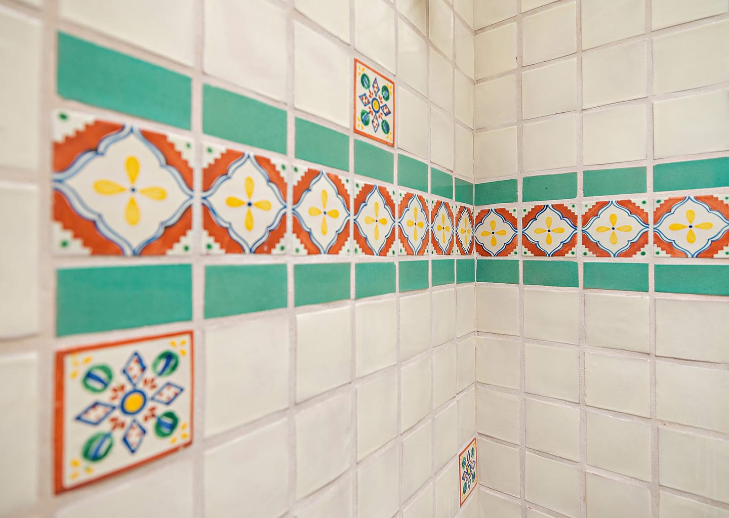 Bathroom 2 with Bathtub/Shower Combo