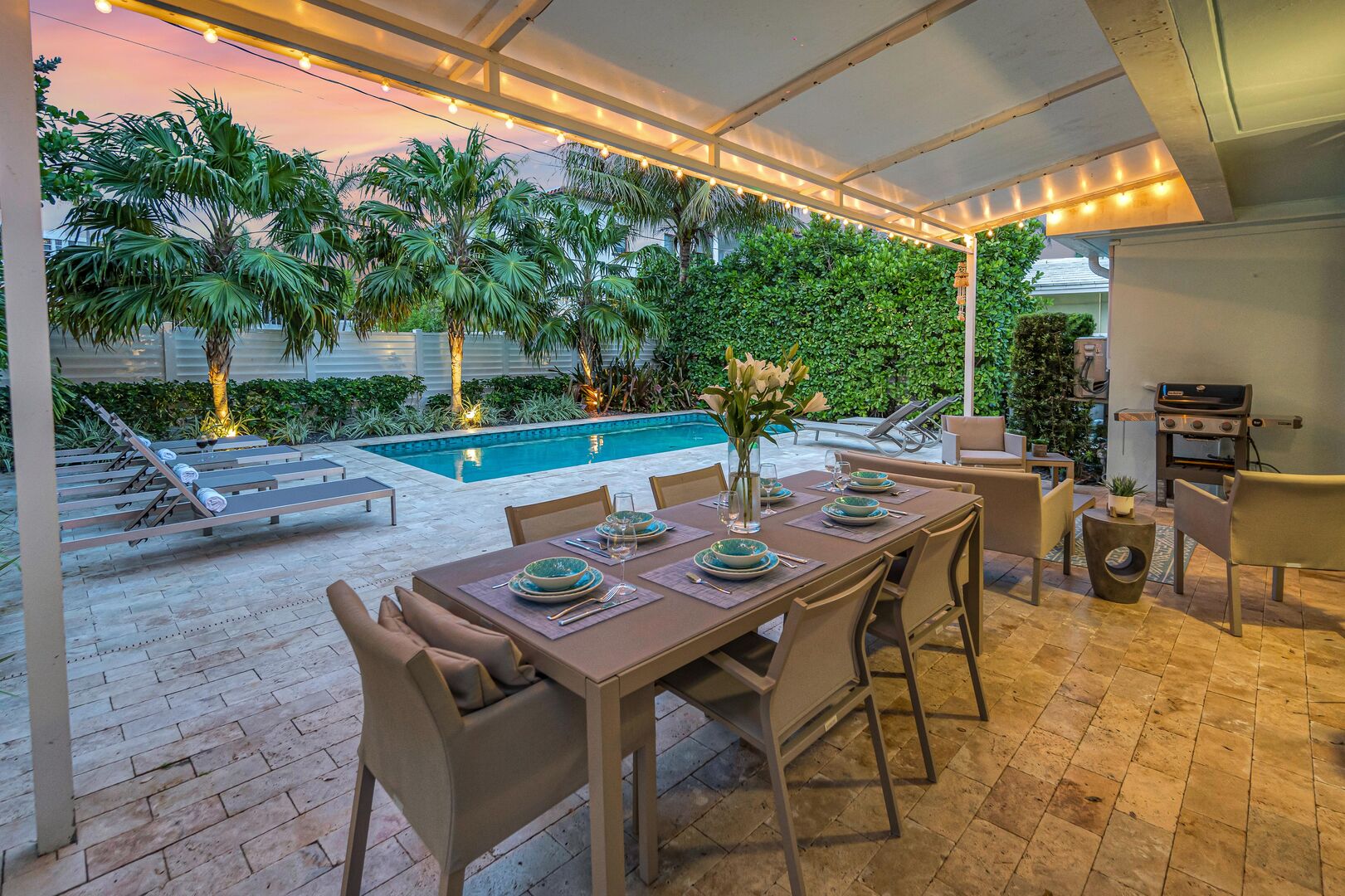 Indulge in the perfect al fresco experience, surrounded by the beauty of Florida.