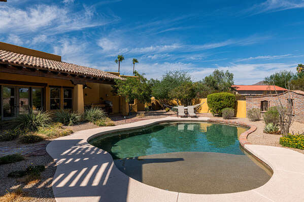Private Pool(not heated), Hot Tub, Putting Green & More- Backyard Getaway!
