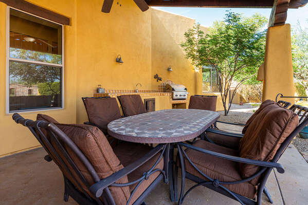 Outdoor Dining Area with Seating for Six