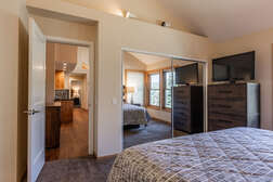 Master Bedroom, California King Bed, Flatscreen TV