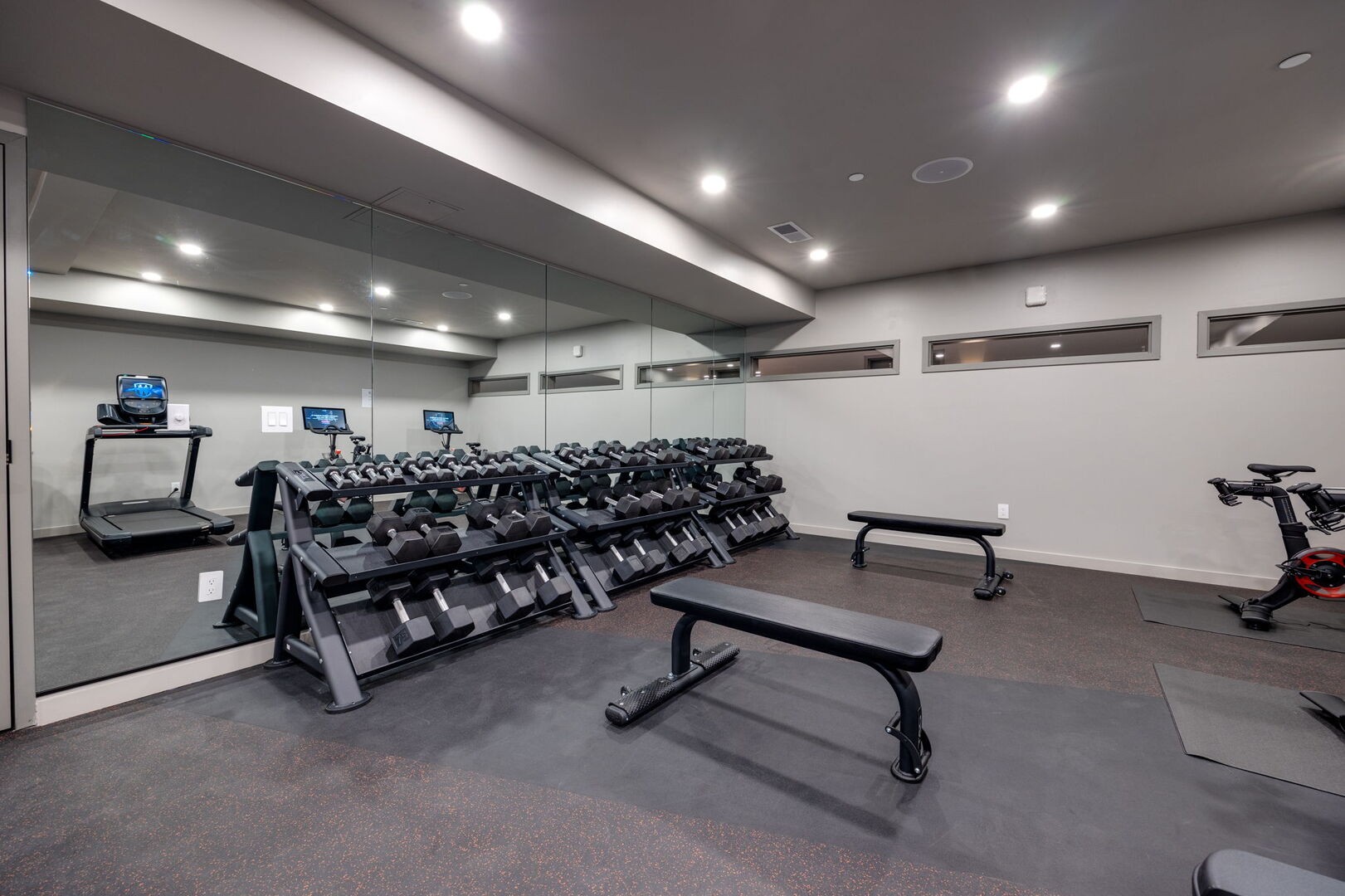 Communal Area: Gym offering a wide range of workout equipment, and a Smart TV.