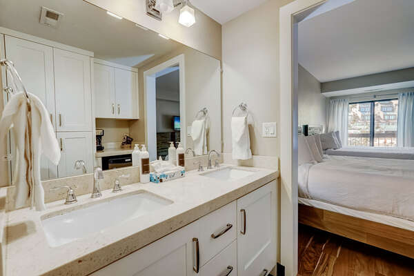 En-suite Bathroom / Double Sink Vanity