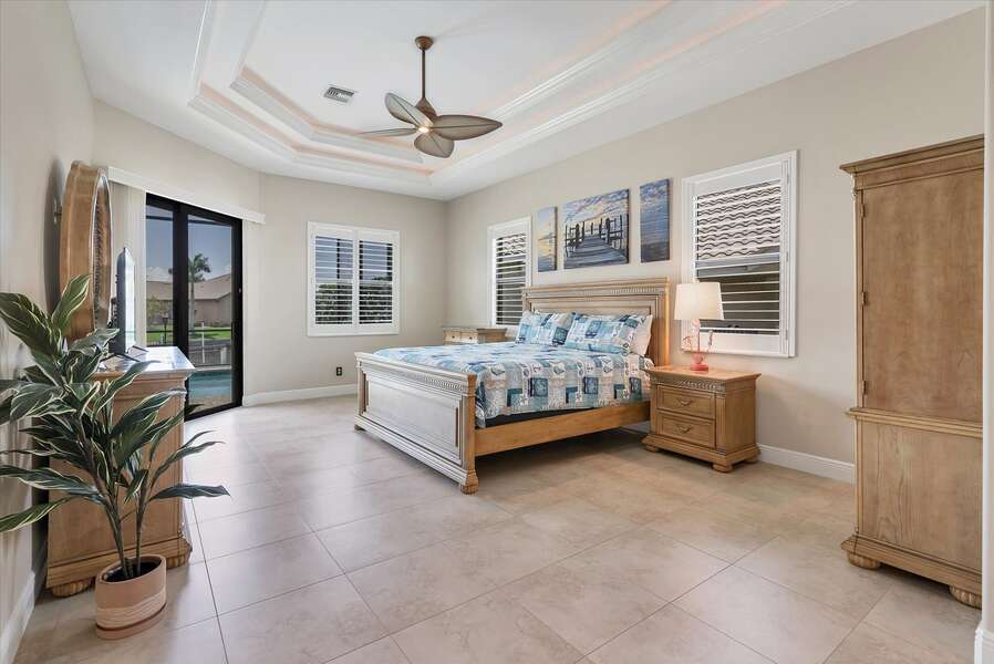 King master bedroom with lanai access