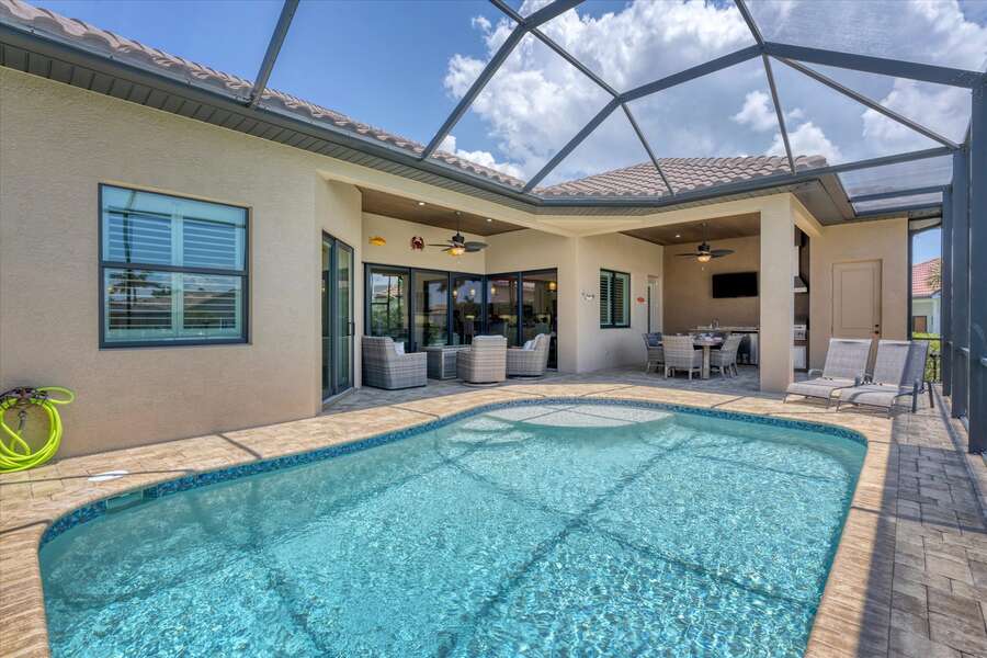 Fantastic outdoor space, for relaxing, sun bathing, BBQ's and  soaking up every bit of the best of Florida