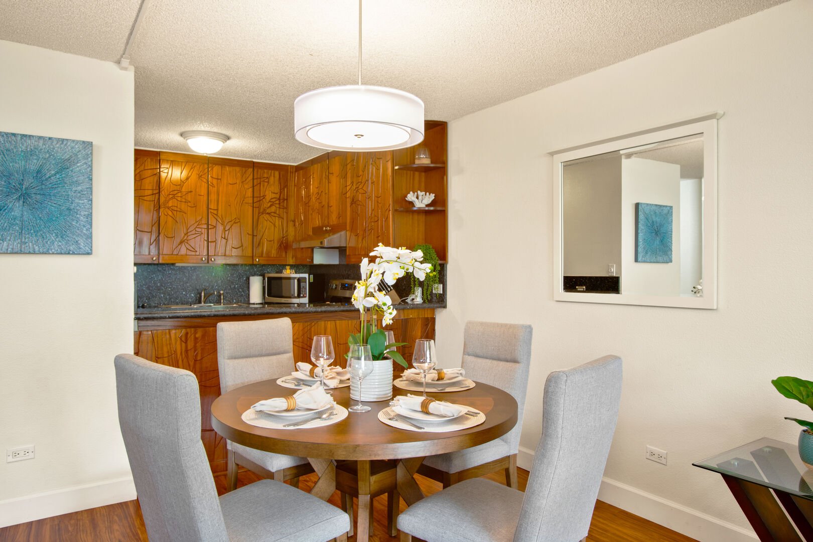 Enjoy having your meals with your friends and loved ones at this dining area good for 4!