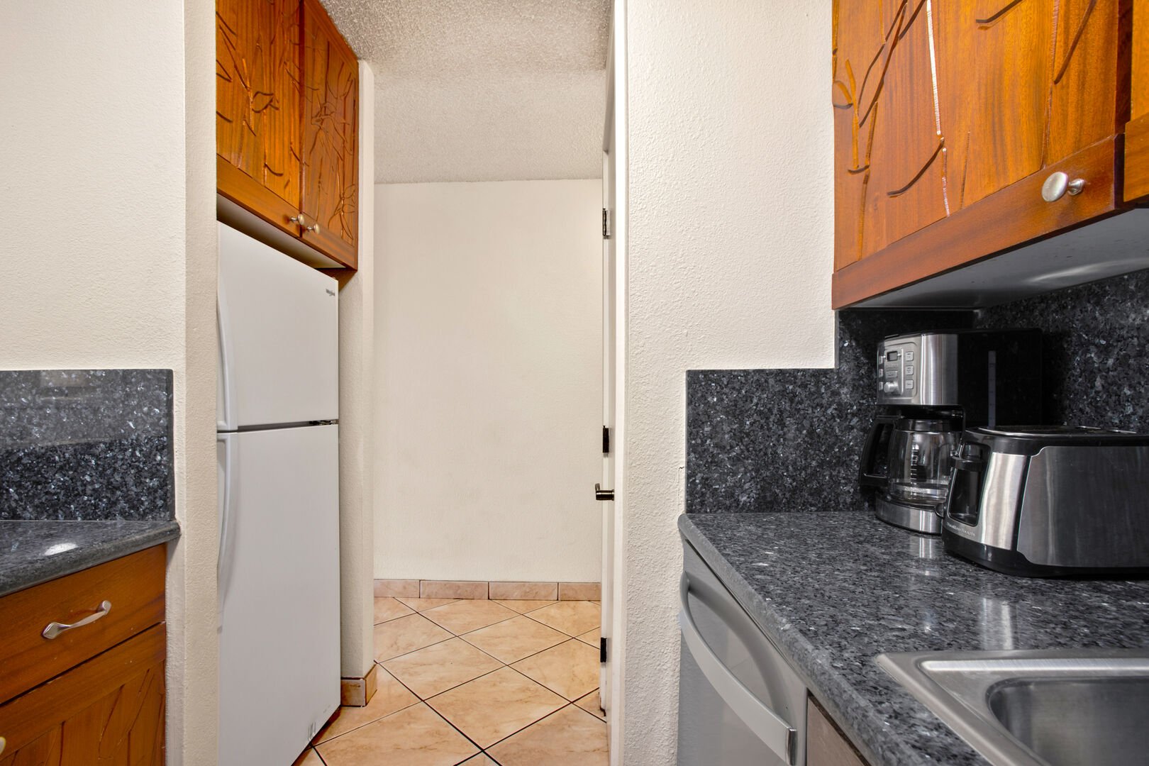 This unit has a fully-equipped kitchen perfect for your culinary needs!