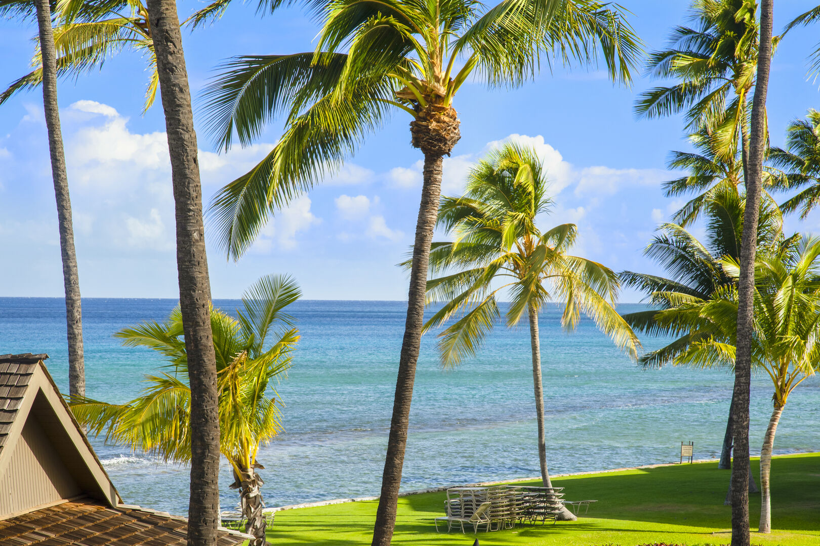 Refreshing view of the ocean from your lanai!
