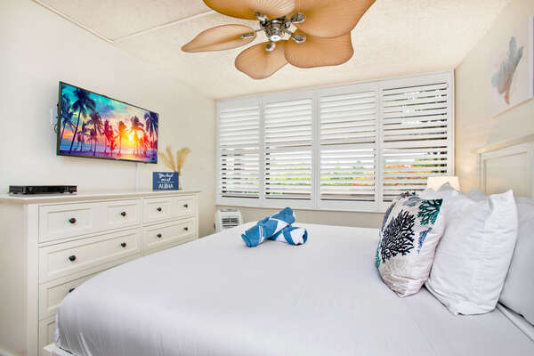 Relax in the bedroom with a King-size bed and a flat-screen TV!