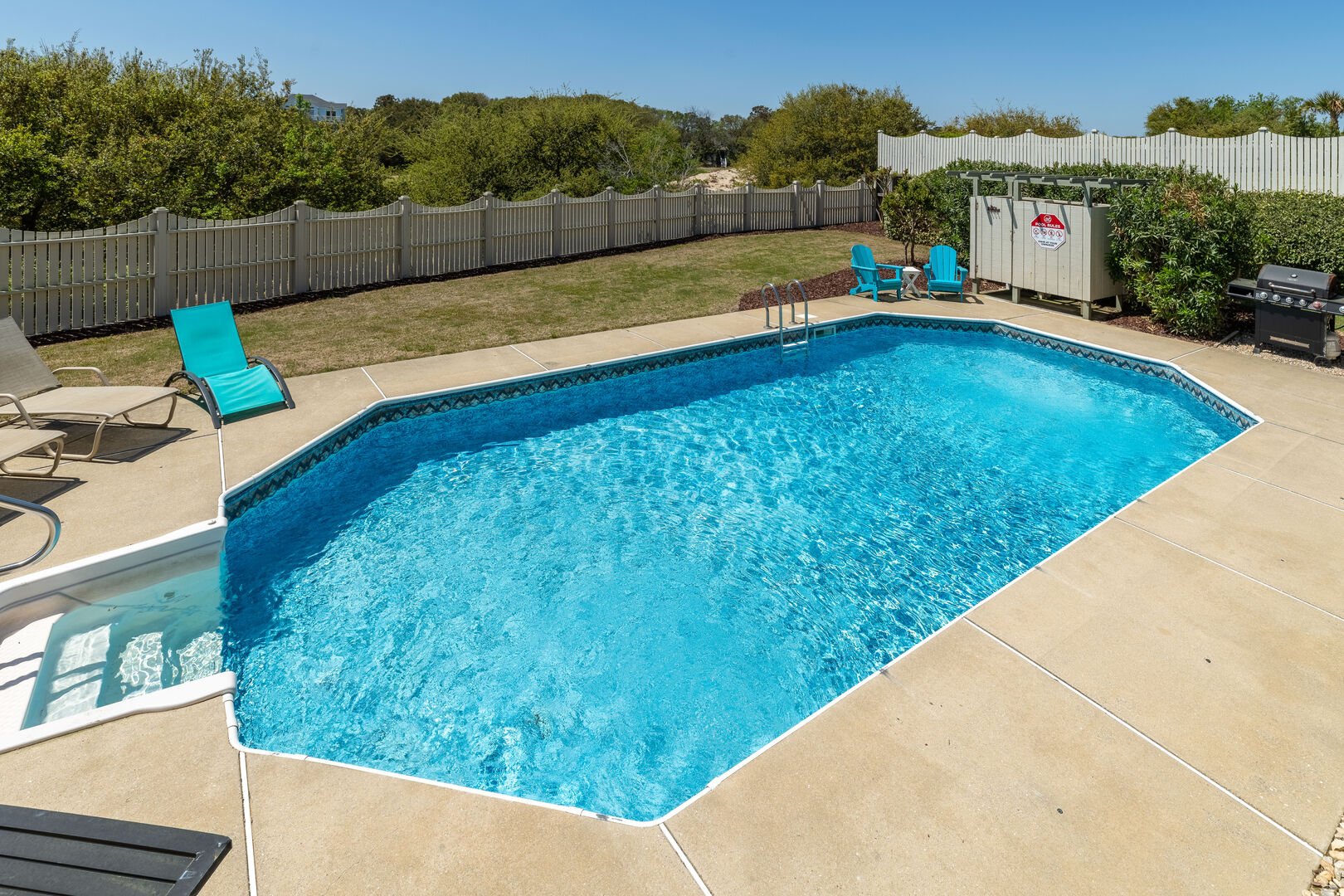 Private Pool: open mid-May - Oct. 1