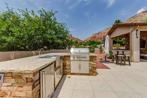 Outdoor Kitchen with a Stainless Steel 36