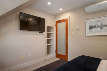 Master Bedroom with Cable
