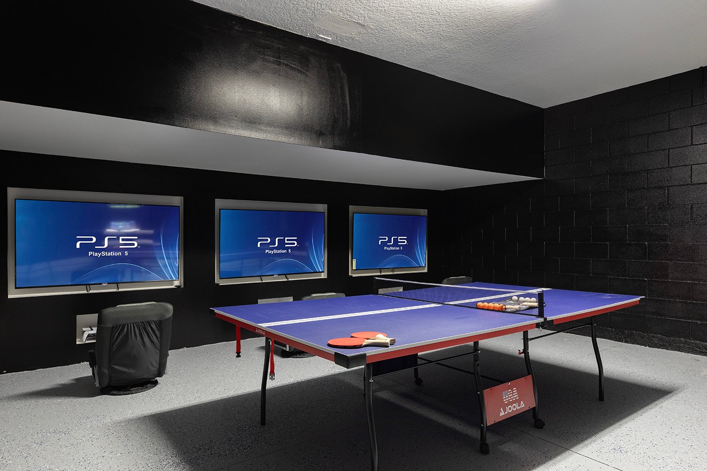 [amenities:game-room:1] Game Room