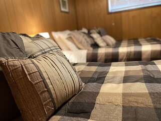 Second bedroom with 2 twin beds. Perfect for 2 people.