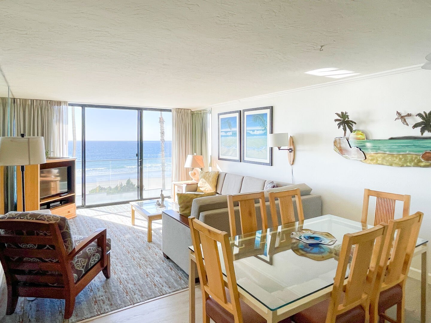 Living / Dining area with ocean views!