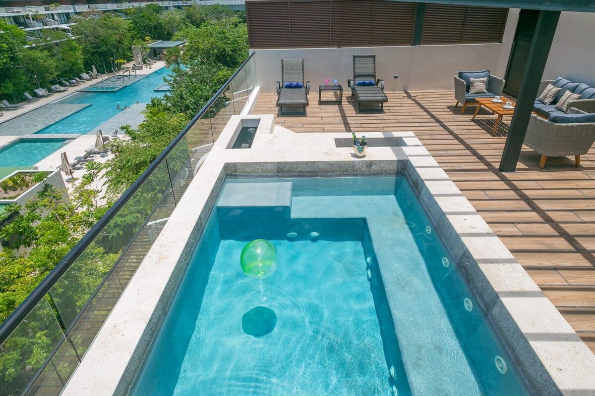 Luxury Penthouse, Rooftop Terrace w/ Private Pool