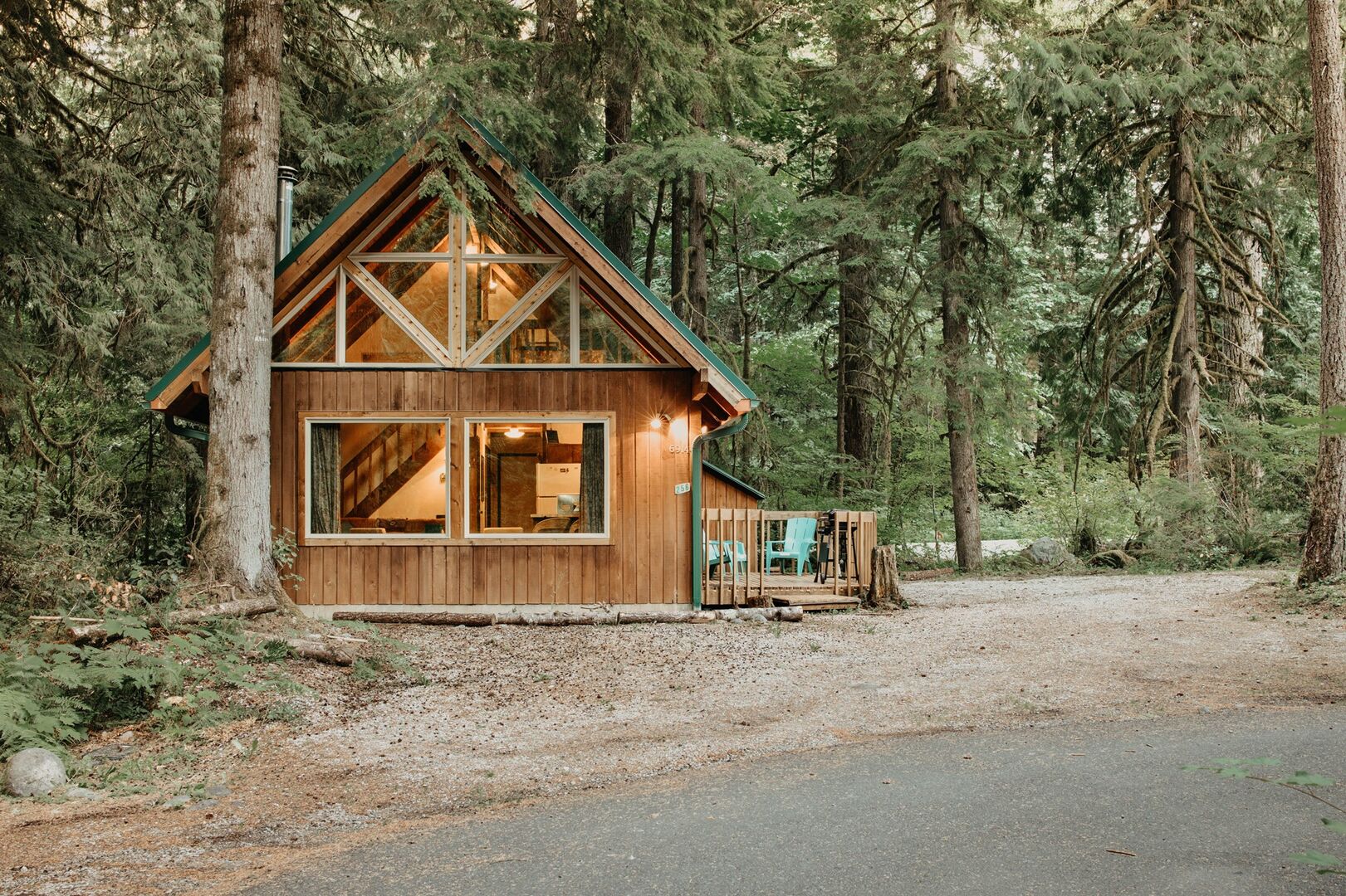Snowline Cabin #24 - A Great and Rustic Mt. Baker Experience!