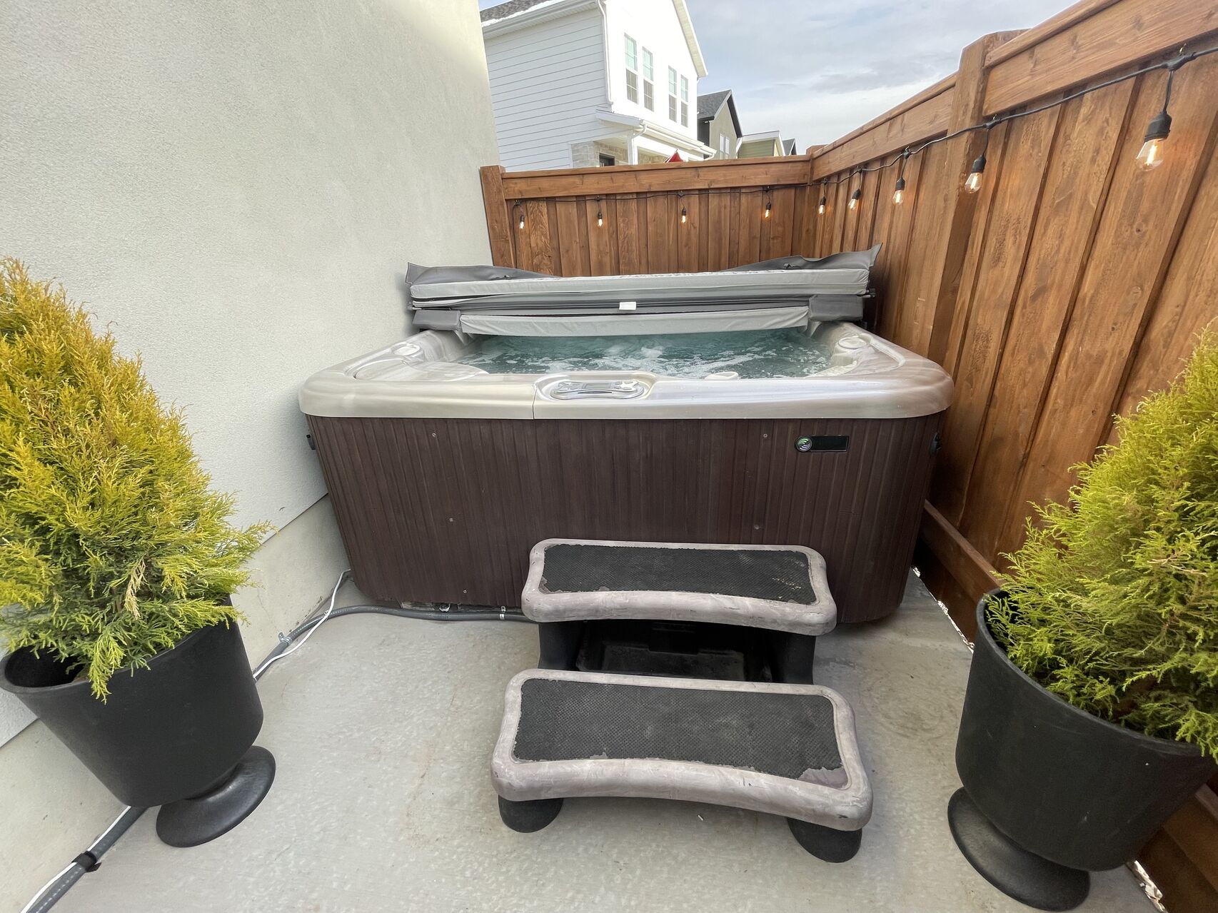 Private hot tub, great private space to relax