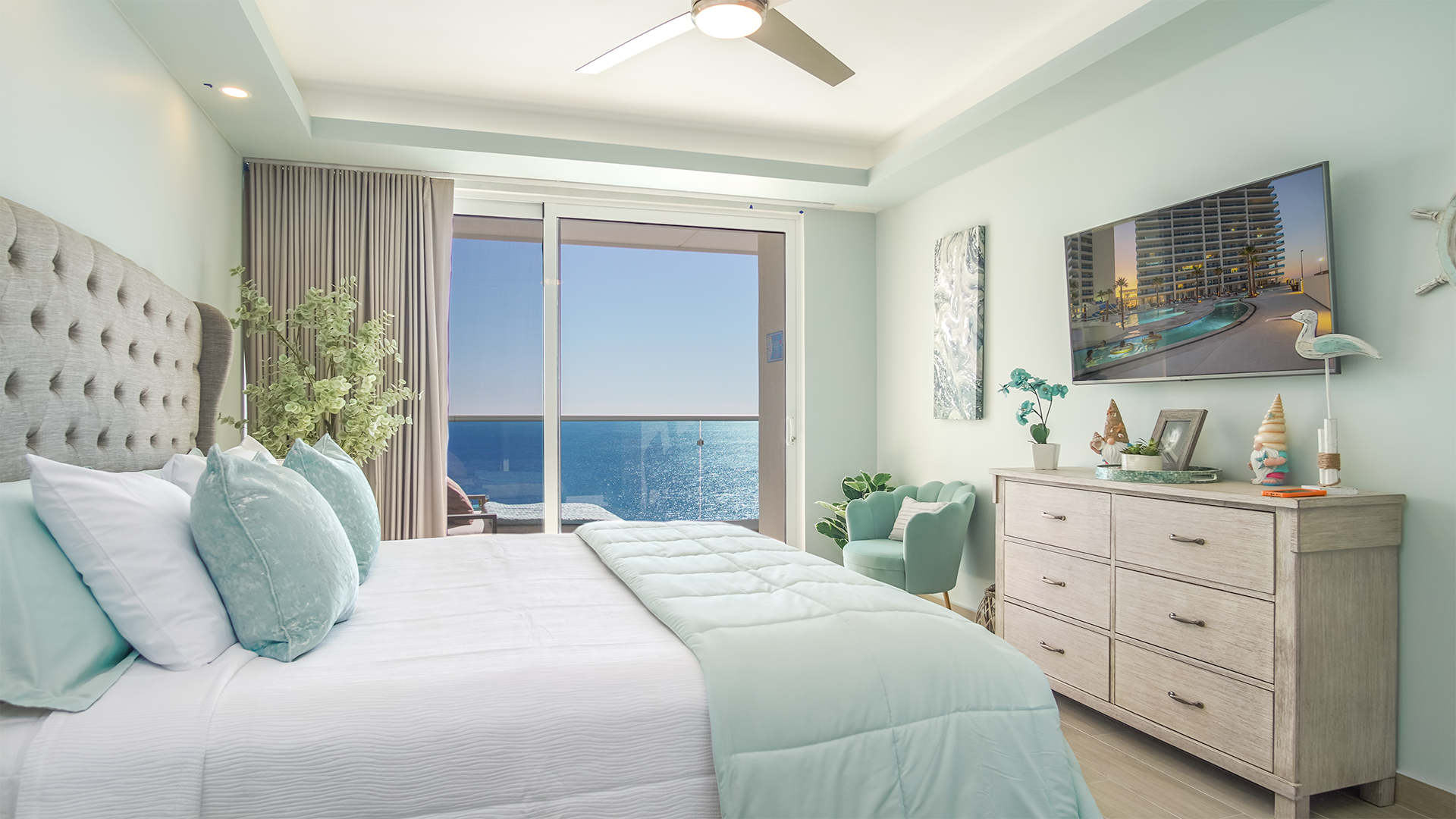 Master bedroom, amazing ocean views
