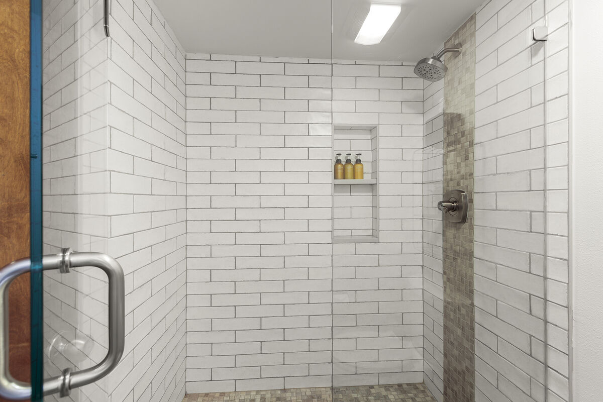 Master Shower   Crisp, clean and fully stocked