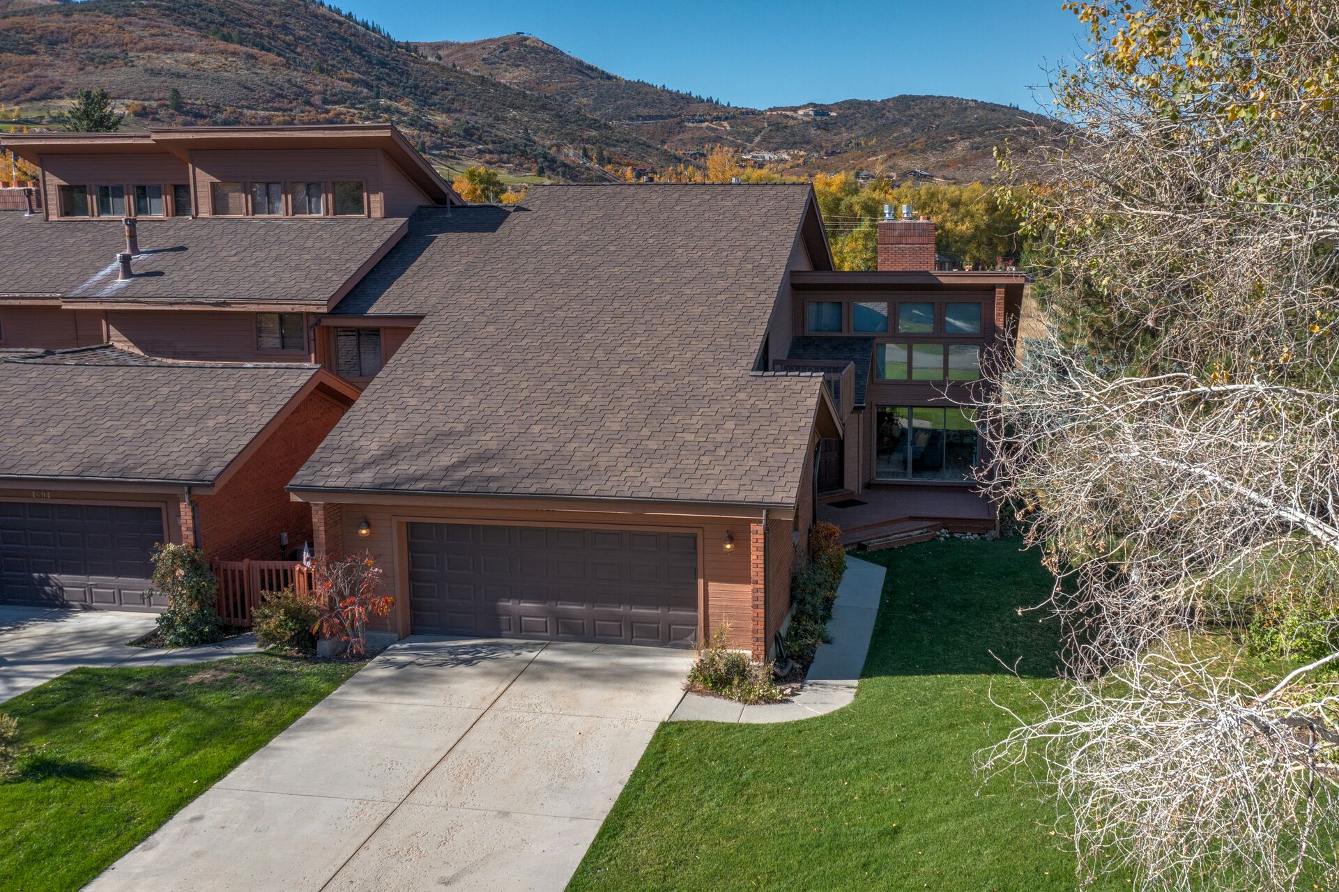 Detached 2-car garage and parking for up to 3 cars in the driveway