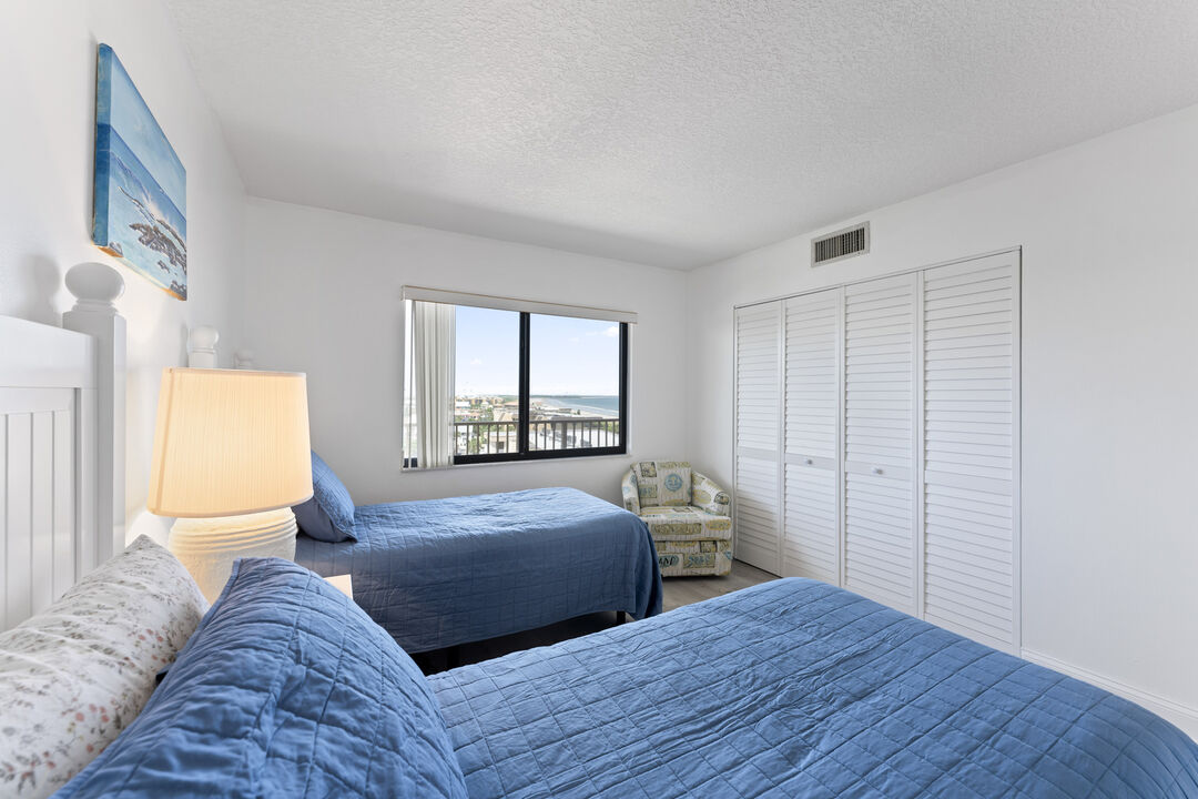 Second bedroom with 2 single beds