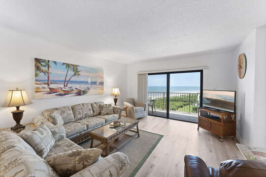 A summer-themed living room that complements the ocean view.