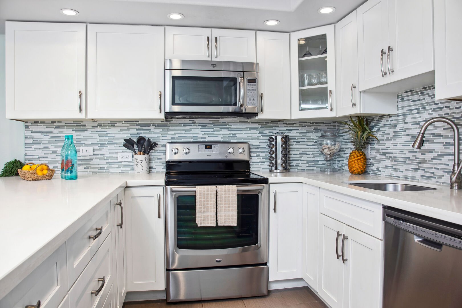 Cook delicious meals in this fully equipped kitchen with full-size appliances.
