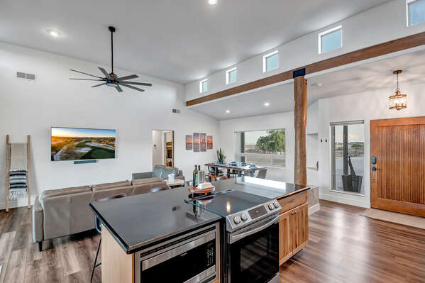 Open Kitchen- Perfect for Gatherings