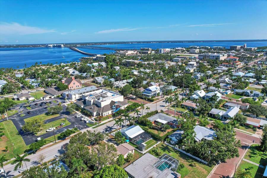 Steps from Downtown Historic Punta Gorda and Charlotte Harbor Key West themed Tropical home