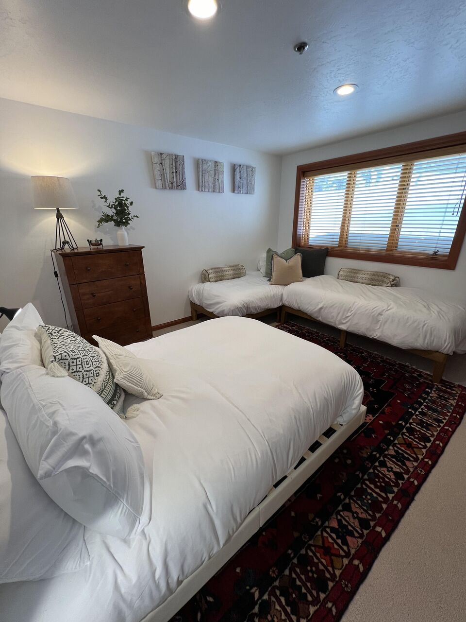 Lounge beds in downstairs bedroom under window