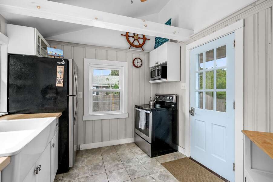 Cottage kitchen- comfortable and bright- 135 Pine Knoll Avenue Chatham Cape Cod - Sarah-N-Dipity - NEVR