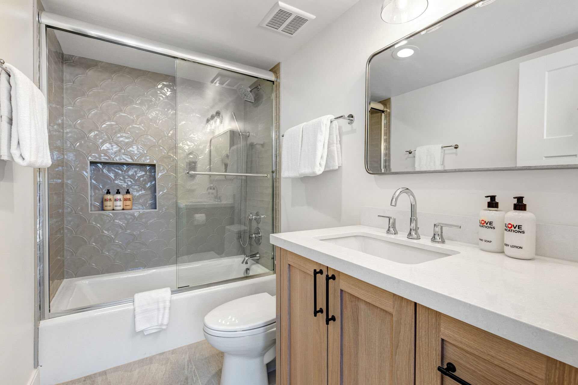 Full Shared Bathroom with Tub/Shower Combo
