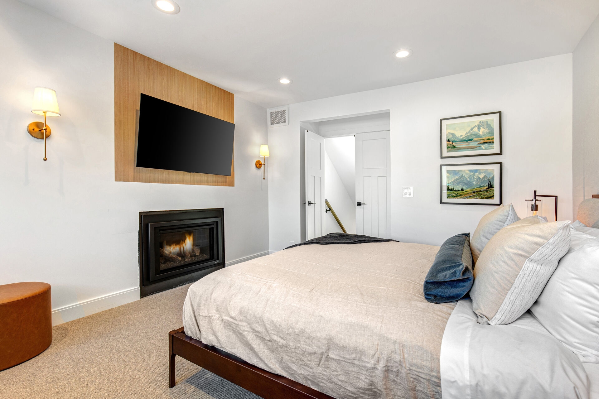 (2nd Level) - Master Bedroom with King Bed, Smart TV, and En Suite Bathroom