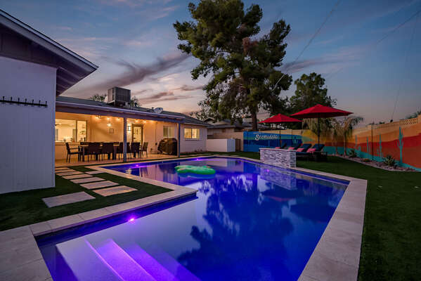 Desert Oasis Backyard- Pool, Propane BBQ, Outdoor Seating & Close to Old Town!